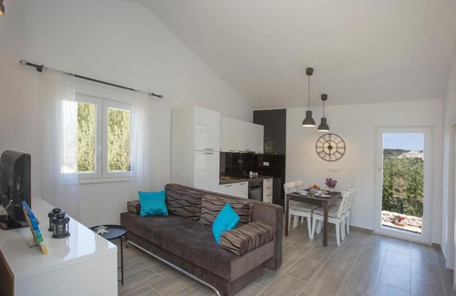 Veliki Drvenik Apartment | SIESTA, a house in the nature on the island