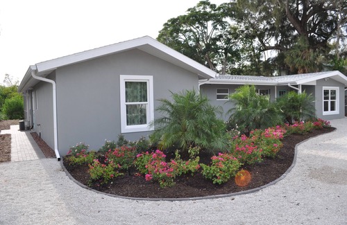 Siesta Key Villa | Siesta Breeze Villa: Relax by the Pool, stroll to the Beach or Village