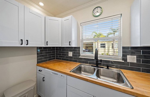 Siesta Key House | SIESTA KEY #1 BEACH:4 COTTAGES: RENT 1,2,3 OR ALL 4! PRICE HERE IS FOR 1 COTTAGE