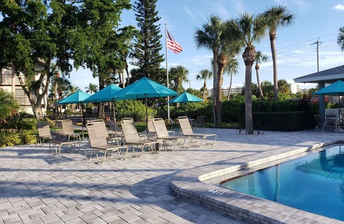 Siesta Key House | Siesta Key Townhome across from Pristine Sand & Blue Waters 2b/2b king queen