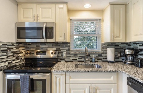 Bay Isle House | Siesta Key Vacation Property W/Heated Pool and Beach Access