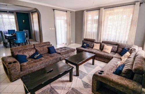 Ruiru House | Sifa House - The Family Damside Escape with Amazing Views