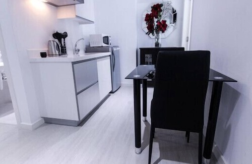 Don Bosco Apartment | SIGLO SUITES @ Azure Positano 1018