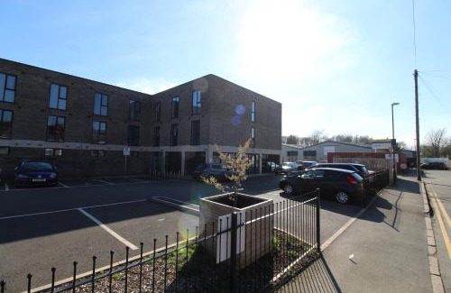 Coventry Apartment | Signature House - Contemporary Studios in Coventry City Centre, free parking, by COVSTAYS