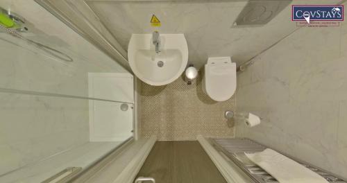 Coventry Apartment | Signature House - Contemporary Studios in Coventry City Centre, free parking, by COVSTAYS