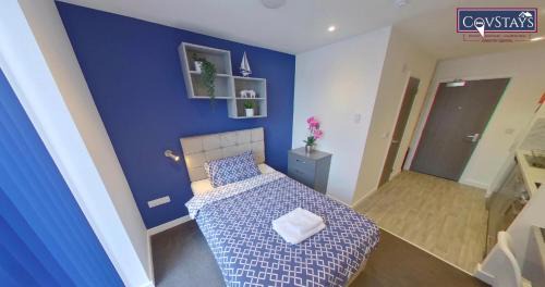 Coventry Apartment | Signature House - Contemporary Studios in Coventry City Centre, free parking, by COVSTAYS