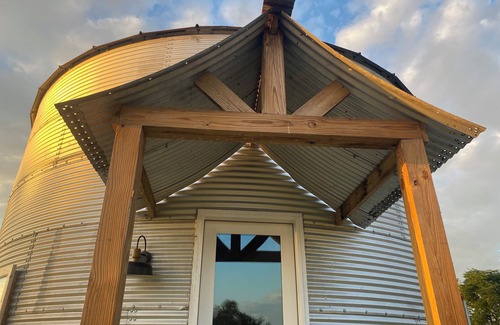 Elgin House | Silo Del Sol is a unique getaway just outside of Austin.