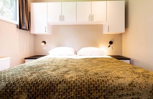 Lunteren Ski Chalet | ✓ Silva at Landgoed De Scheleberg ✓ Holiday home for 4 people ✓ Located in Lunteren (Gelderland) ✓ Holiday resort in the Veluwe region ✓ Book directly at the resort