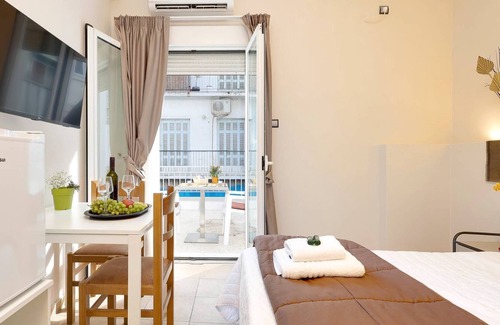 Platia Viktorias Apartment | Silver Hotel Athens Double Room with Balcony