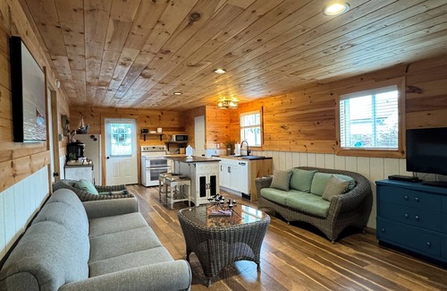 Perry House | SILVER LAKE STUDIO - Located on Silver Lake & 9 miles from Letchworth State Park