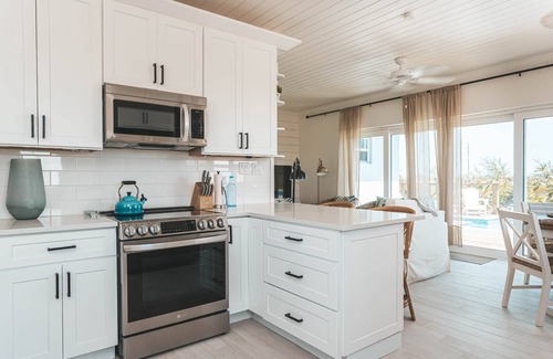 William's Town House | Silver Palms Retreat, Family home with pool, steps from Tropic of Cancer!