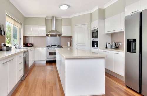 Rothbury House | Silver Springs 6br Luxury Homestead with Wifi, Pool. Fireplace, Views, Olives and Space