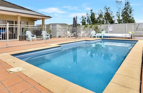 Rothbury House | Silver Springs 6br Luxury Homestead with Wifi, Pool. Fireplace, Views, Olives and Space