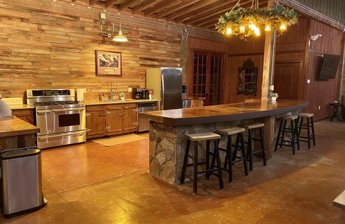 Chandler House | Silver Star Ranch and Private Lake Getaway