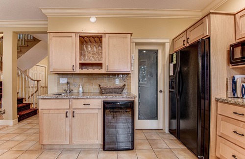 Silver Star Mountain Ski Chalet | Silver Star Vacation Home. Executive Luxury Chalet.Hottub gazebo.Best ski-in/out