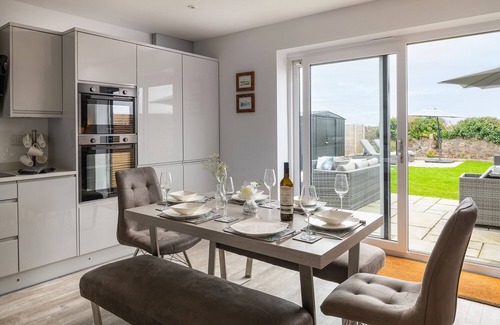Tyn-y-Gongl Cottage | Silver Strand - Three Bedroom Cottage, Sleeps 6