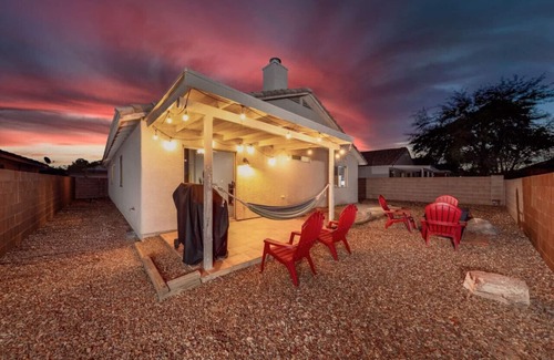 Tucson House | Silverbell/3 BR & 2 BA/Garage/Fenced/Quiet