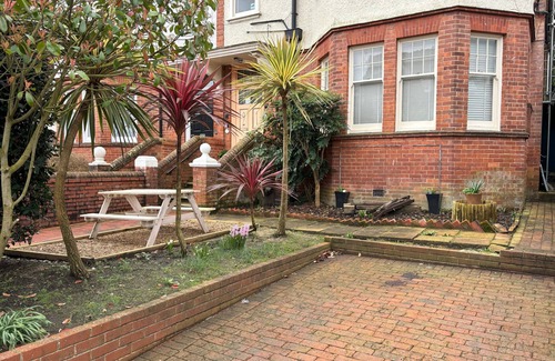 Meads Apartment | Silverdale Sunbeams, very spacious apartment walking distance to beach and town