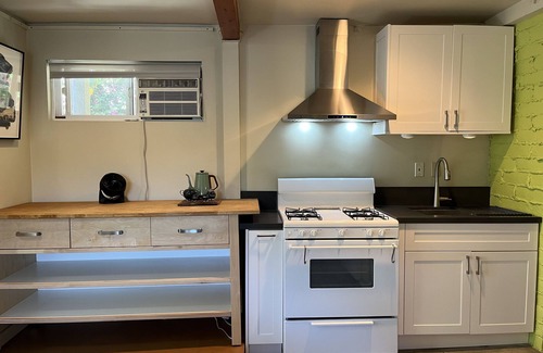 Sunset Junction Apartment | Silverlake Hills Staircase Apt, with hot tub access!