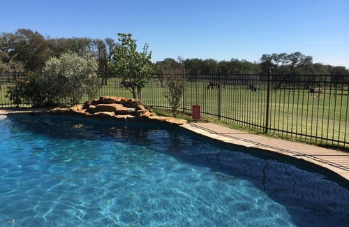 Fayetteville House | Silverspur at Round Top- Amazing restored 1800's Farmhouse on 40 acres w/a pool!