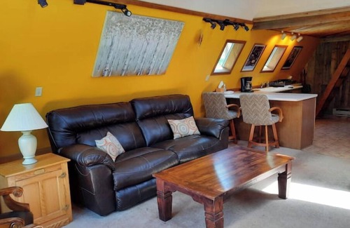 Silverthorne Cabin | Silverthorne Cabin in the woods, views of mnts! Cute A-frame, with hot tub!nn