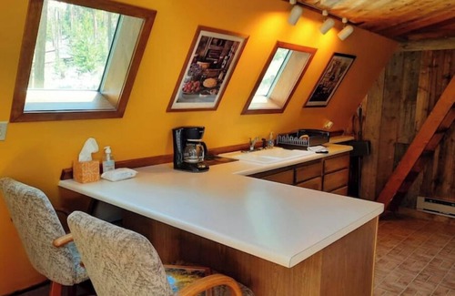 Silverthorne Cabin | Silverthorne Cabin in the woods, views of mnts! Cute A-frame, with hot tub!nn