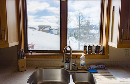 Silverthorne Cabin | Silverthorne Mountain Cabin Views and Deck - 2br