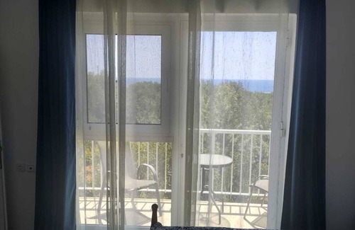 Ferma Apartment | Silvia's Meltemi apartment with mountain and sea views