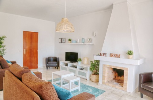 Gale Villa | Simoes - Close to Praia da Galé. W/Private Pool, Wi-Fi, BBQ, Air/Con