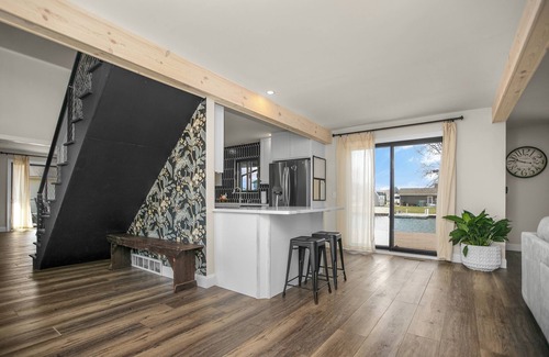 Elkhart House | Simonton Lake house with Pontoon, Kayaks, Ping Pong, Fire Pit, + Outdoor Darts
