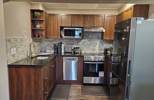 Silverado House | Simple and awesome basement accommodation for a lasting memory