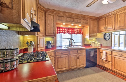 Eagle River House | Simple Cranberry & Wine Farm Home w/Fire Pit!