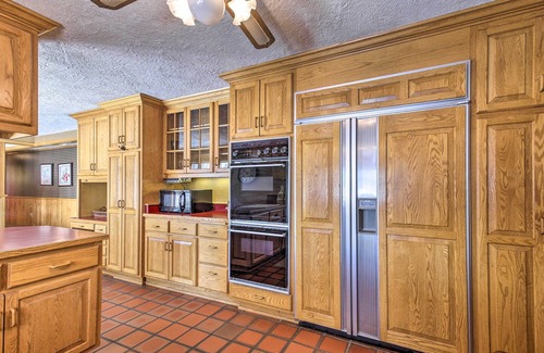 Eagle River House | Simple Cranberry & Wine Farm Home w/Fire Pit!