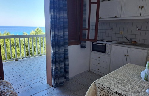 Andravida-Kyllini Apartment | Simple holiday flat by the sea with pool in Ilia, Peloponnese, Greece