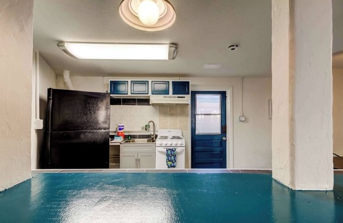 Indian Rocks Beach House | Simple Modern Gem-Steps to the Beach-Pet Friendly