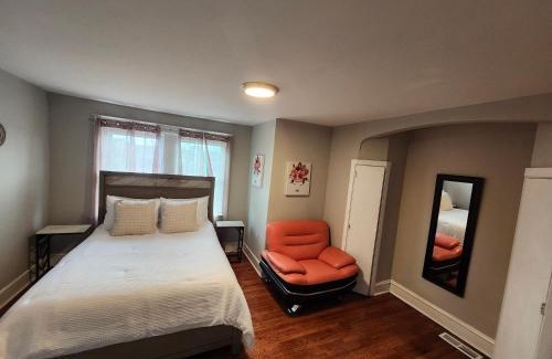 Upper Darby Apartment | Simple 'N' Sheek 3bedroom 1 bathroom house