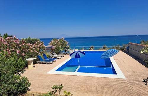 Andravida-Kyllini Apartment | Simple seafront flat with pool in Ilia, Peloponnese, Greece
