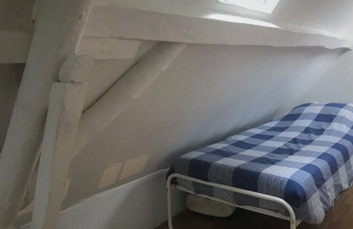 Ellewoutsdijk Apartment | Simple vacation home by the sea, 10 minutes by car from Kaloot beach (dogs allowed)