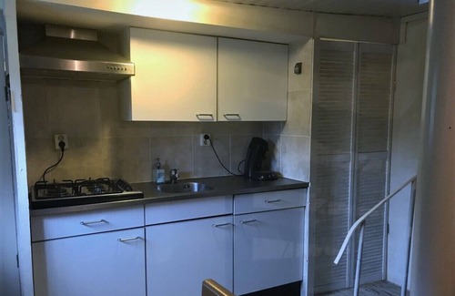 Ellewoutsdijk Apartment | Simple vacation home by the sea, 10 minutes by car from Kaloot beach (dogs allowed)