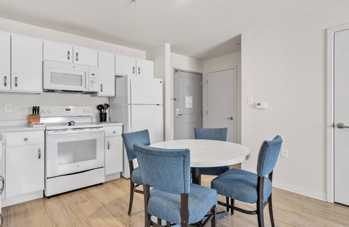Far North Central Apartment | Simplicity At the Rim 1201 I Comfy 2 Bed 2 Bath