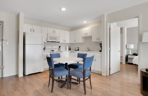 Far North Central Apartment | Simplicity At the Rim 1316 I Comfy 2 Bed 2 Bath