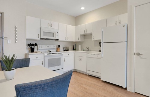 Far North Central Apartment | Simplicity At the Rim 1107 I Spacious 1 Bed 1 Bth