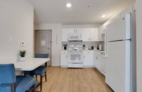 Far North Central Apartment | Simplicity At the Rim 1411 I Comfy 1 Bed 1 Bath