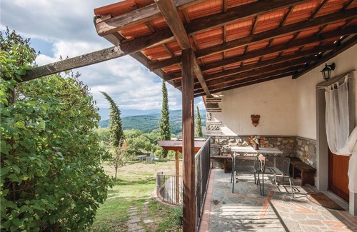 Pratovecchio Apartment | Simply and practically furnished apartment 2 km above Pratovecchio.