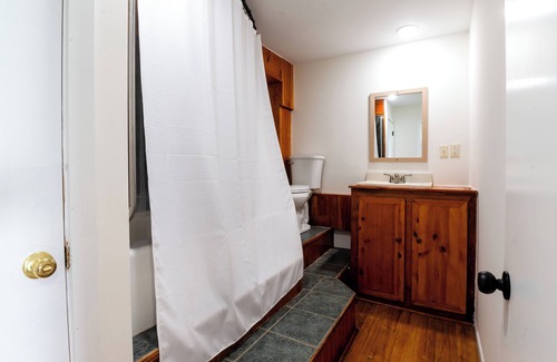 Gypsum Apartment | Simply Kelleys Resort -Lakeview Lower- Charming and renovated 2-bed apartment!
