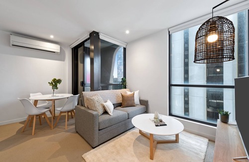 Melbourne Central Business District Apartment | Simply Melbourne by Ready Set Stay - City Views, WIFI, full linen