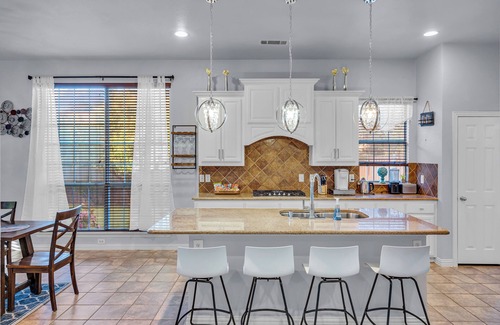 Tarrant County House | Simply Perfection 4BR King Home