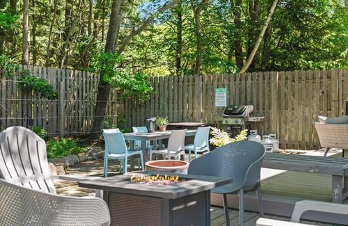 Long Pond House | Simply Shores by AvantStay | Private Beach + Dock | Lake Overlook