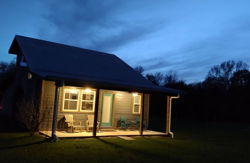 Red Rock Cottage | Simply Suite Retreat in Red Rock, Texas close to Lockhart, Bastrop, and COTA.