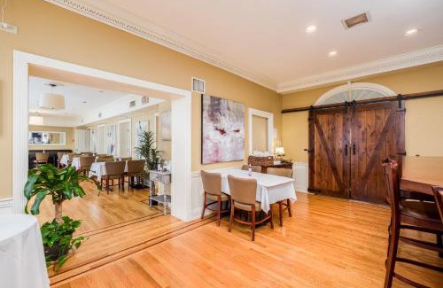 Simsbury Center Hotel | Simsbury 1820 House